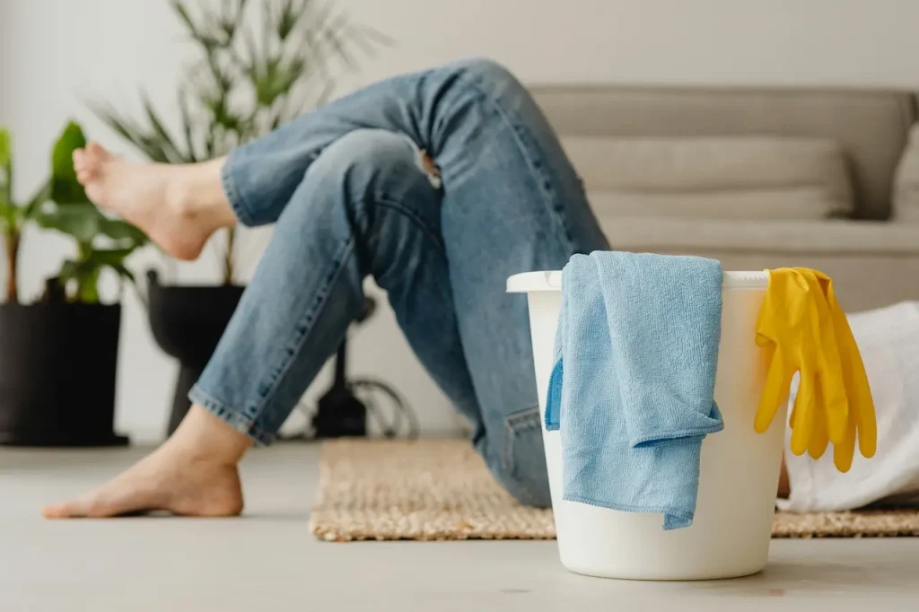 چگونه لکه گل و لای را از فرش پاک کنیم؟