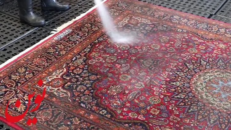 کشف کنید چرا آب داغ دشمن فرش دستباف شماست! این باور غلط باعث رنگ‌دهی و آسیب دائمی می‌شود. در قالیشویی ارمغان مشهد، با روش علمی و آب سرد، فرش شما را احیا می‌کنیم.