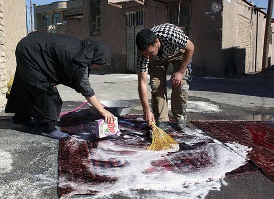 چرا شستشوی فرش در خانه، فرش شما را نابود می‌کند؟